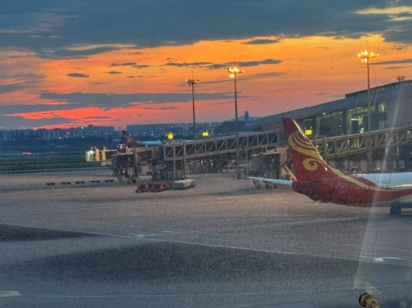 日昇配资 直播时我穿比较厚，是因为这个月我在澳洲