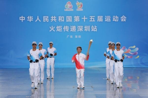 鼎际之家 三地联动四城同传 第十五届全国运动会火炬传递举行